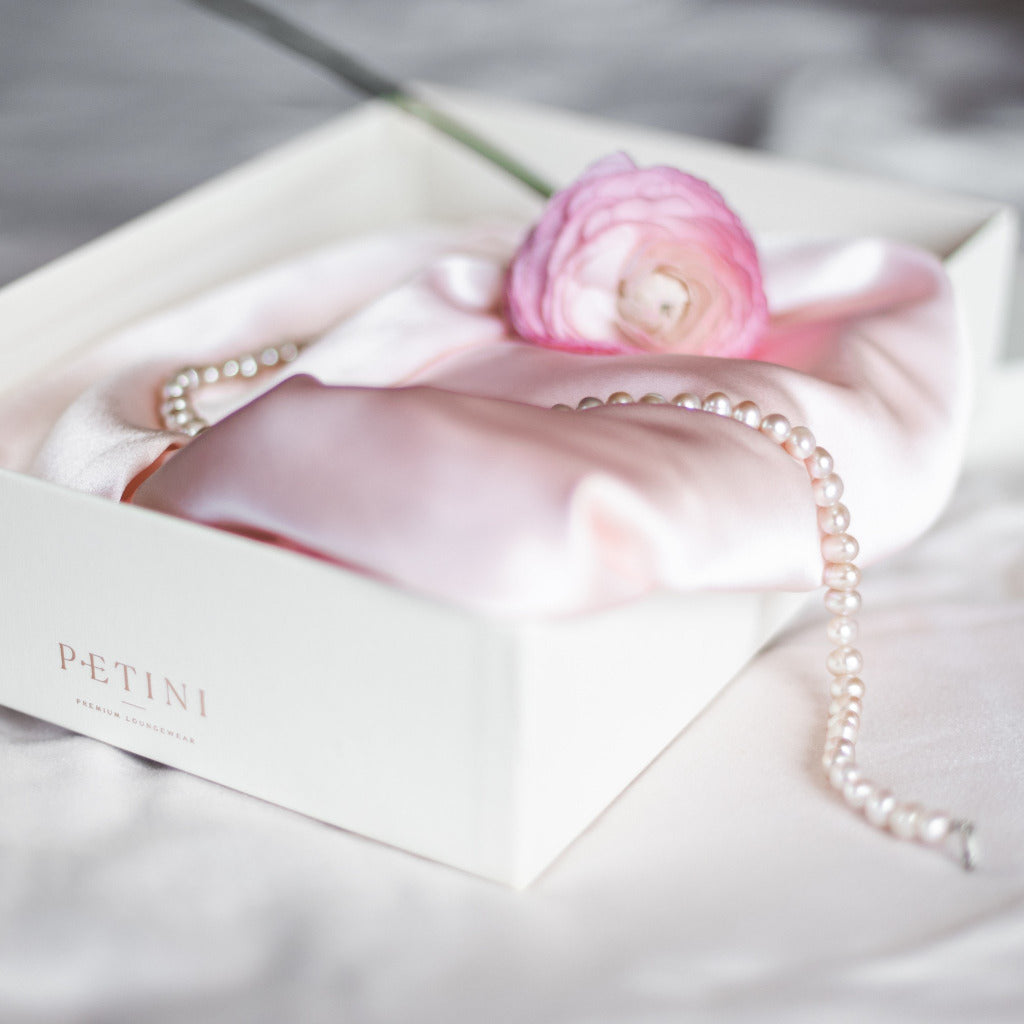Svileni kratki ogrtač PETINI - Pearly White