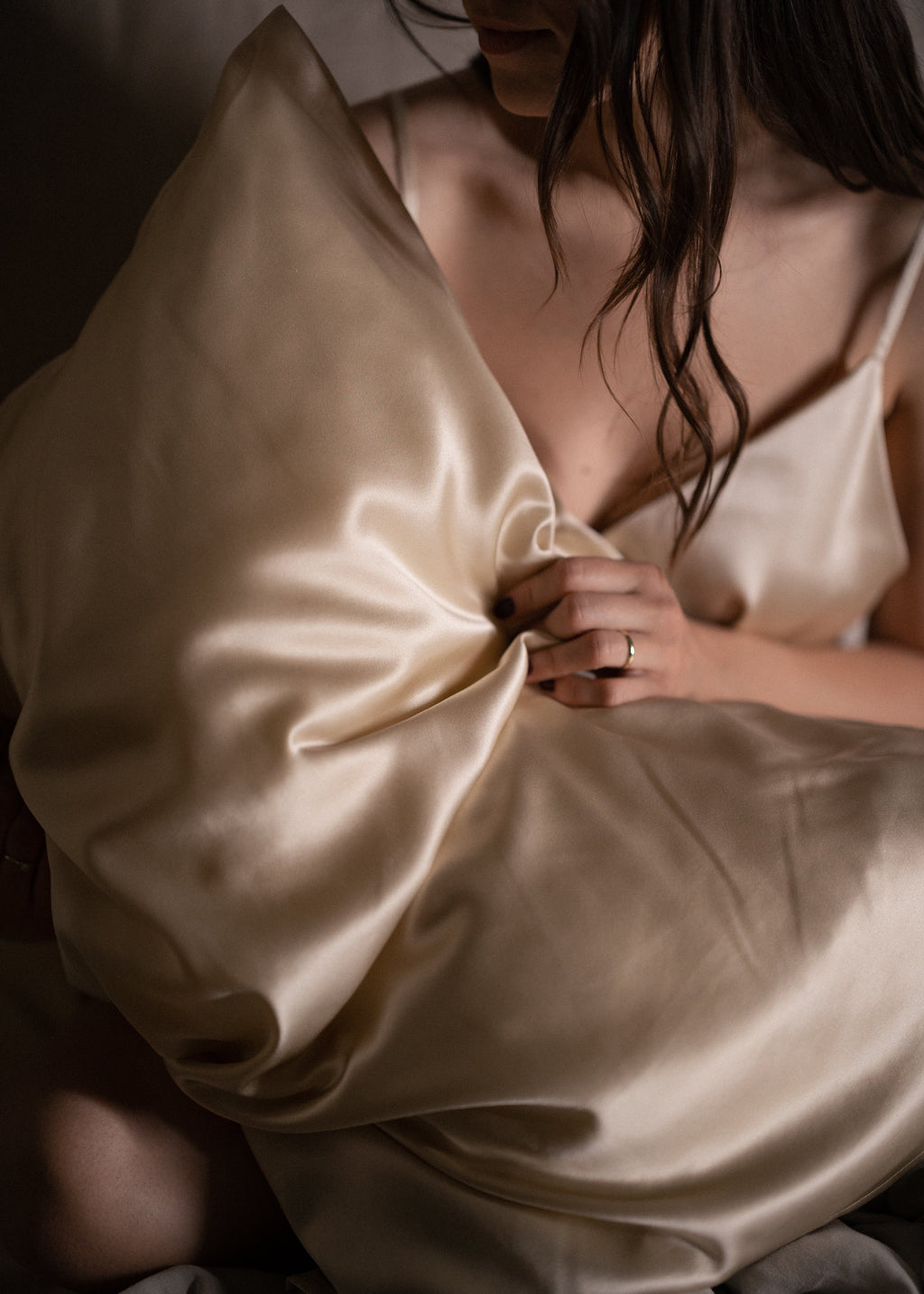 Svilena jastučnica PETINI - Golden Beige