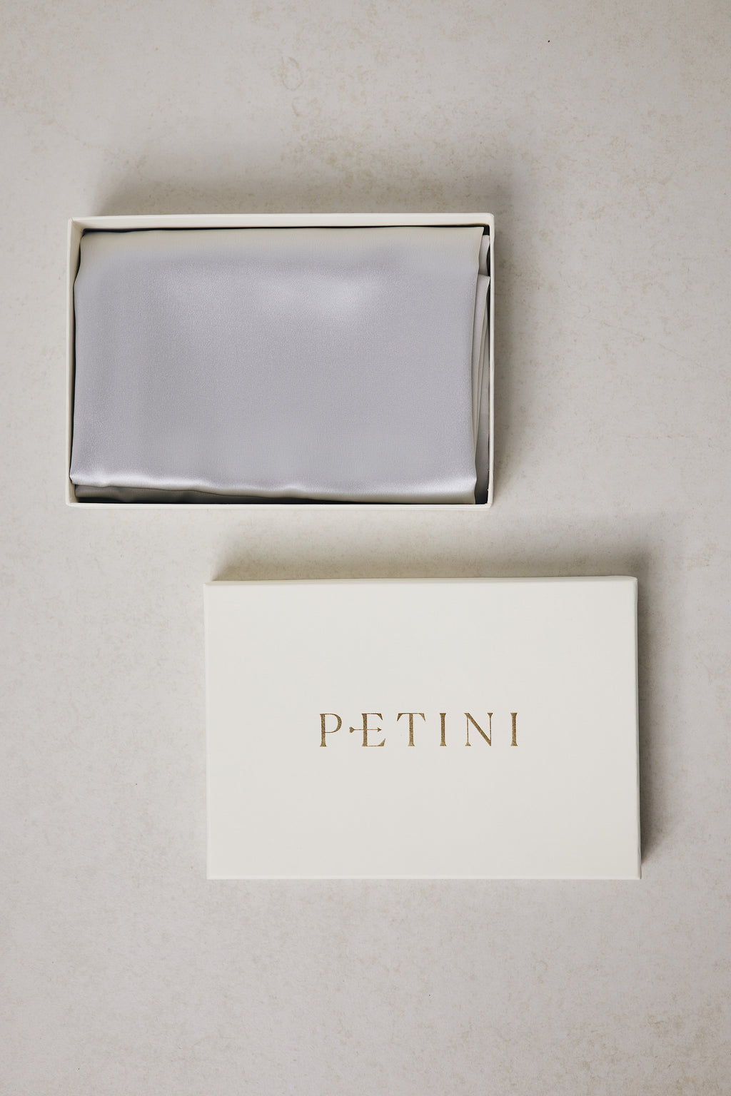 Svilena jastučnica PETINI - Silver Grey
