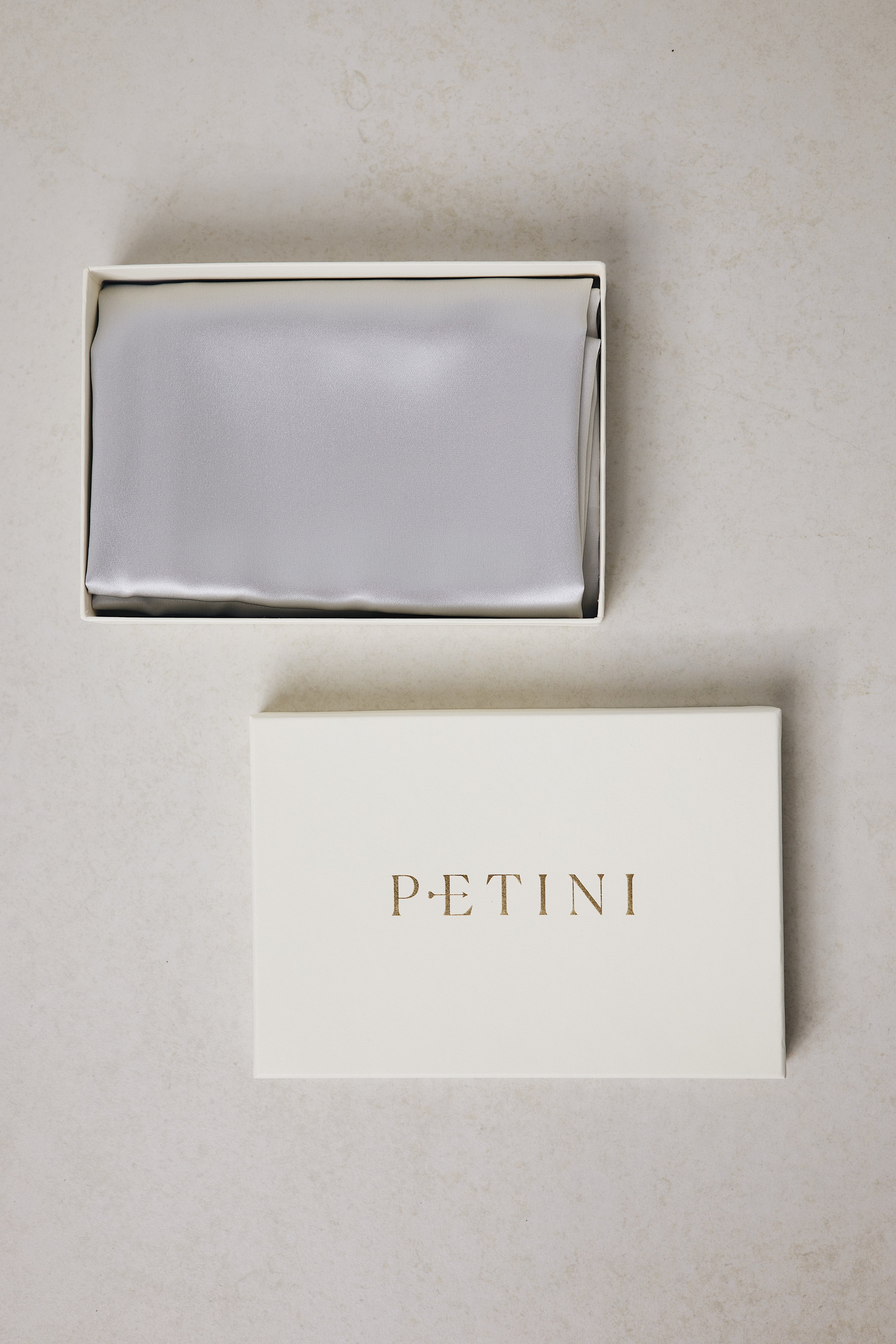Svilena jastučnica PETINI - Silver Grey