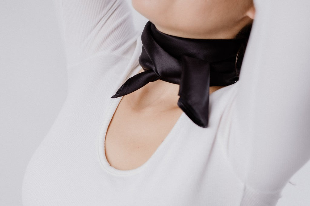Svilena marama PETINI - Midnight Black