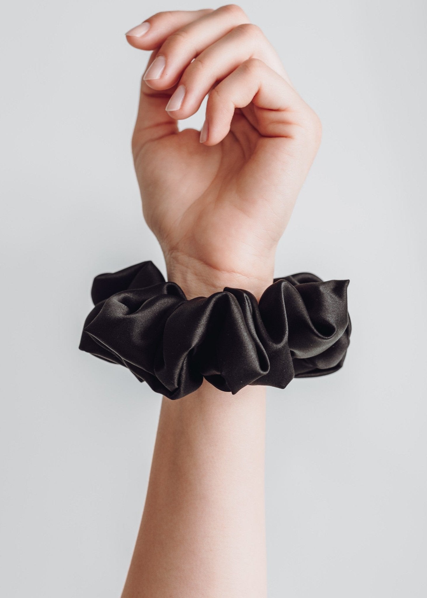 Svilena gumica za kosu PETINI - Midnight Black